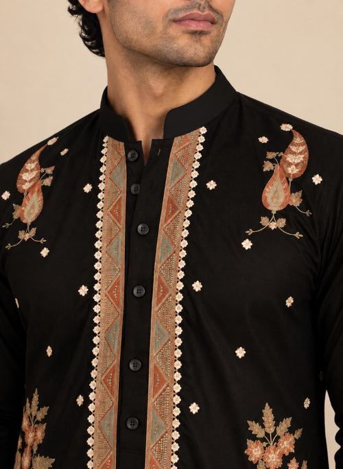 Zarqaan Black Embroidered Kurta Set