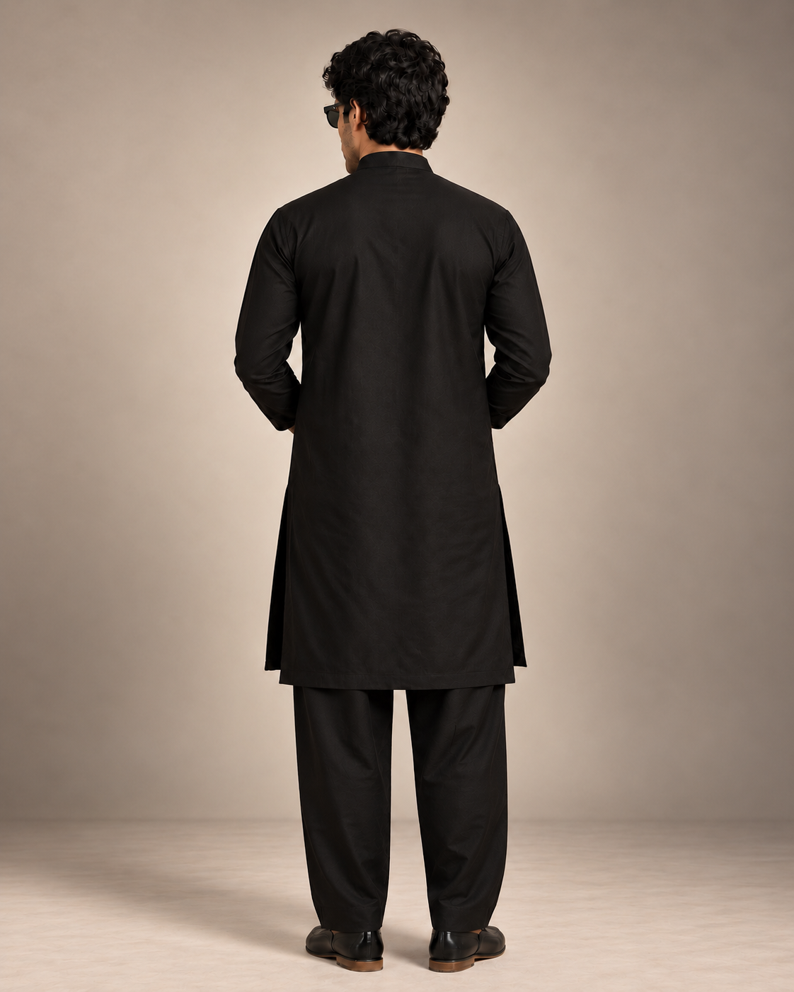 Zarqaan Black Embroidered Kurta Set